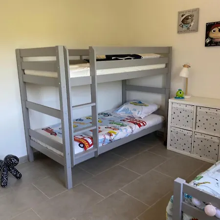 Casa de Férias Mini Villa,, 700 M De La à Pieds *